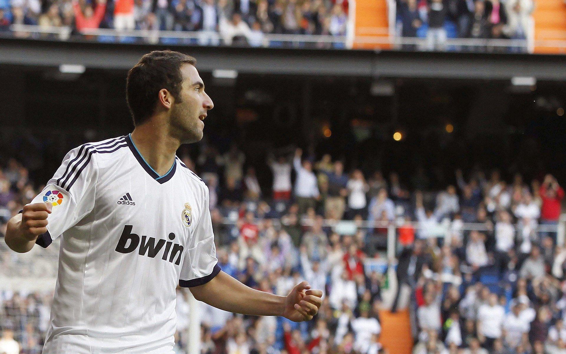 每体，巴萨瞄准帕尔梅拉斯中卫贝内德蒂，阿森纳与那不勒斯加入激