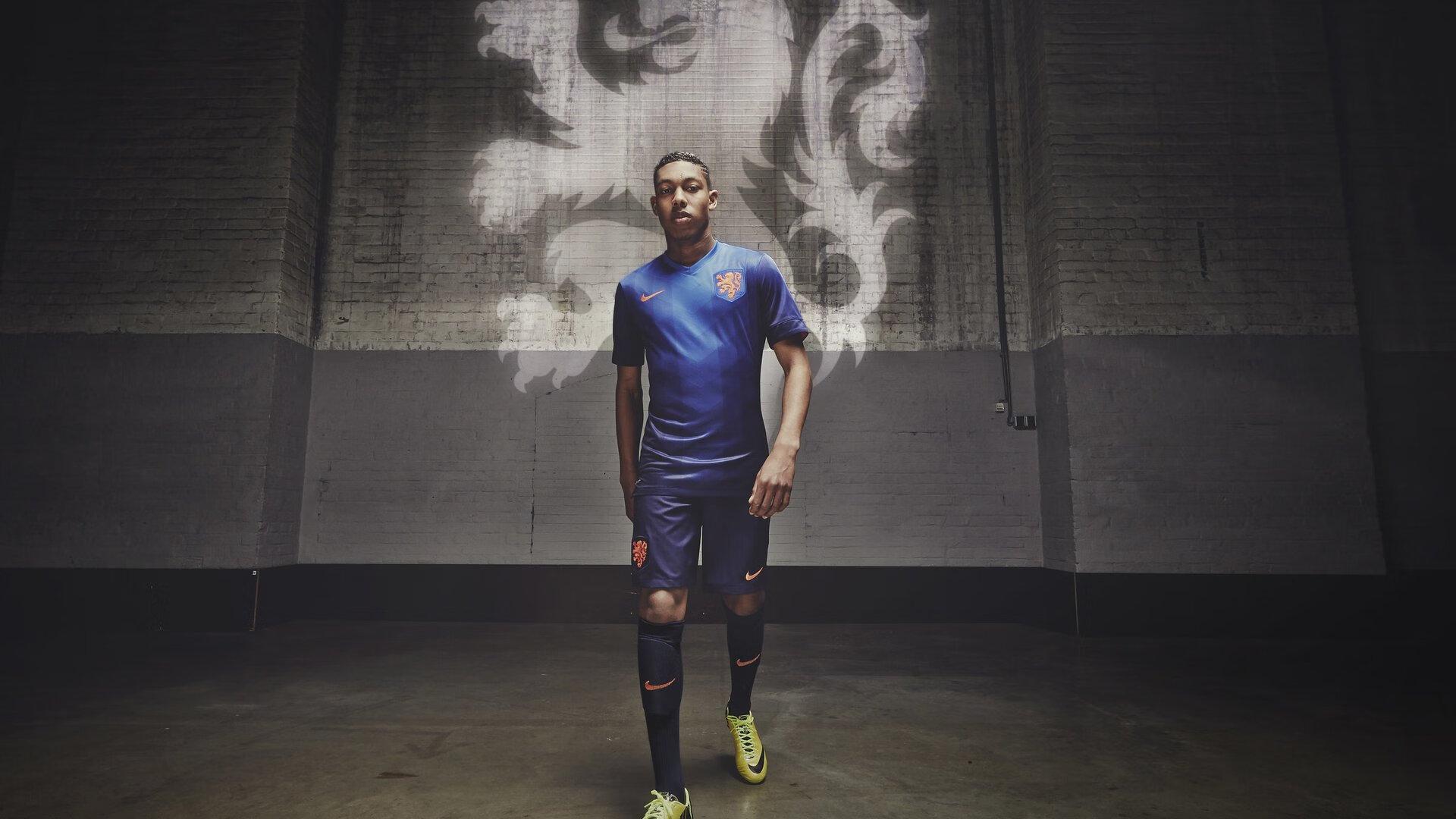 体坛诸葛梁李铁换洛国富并无大错，菜才是原罪