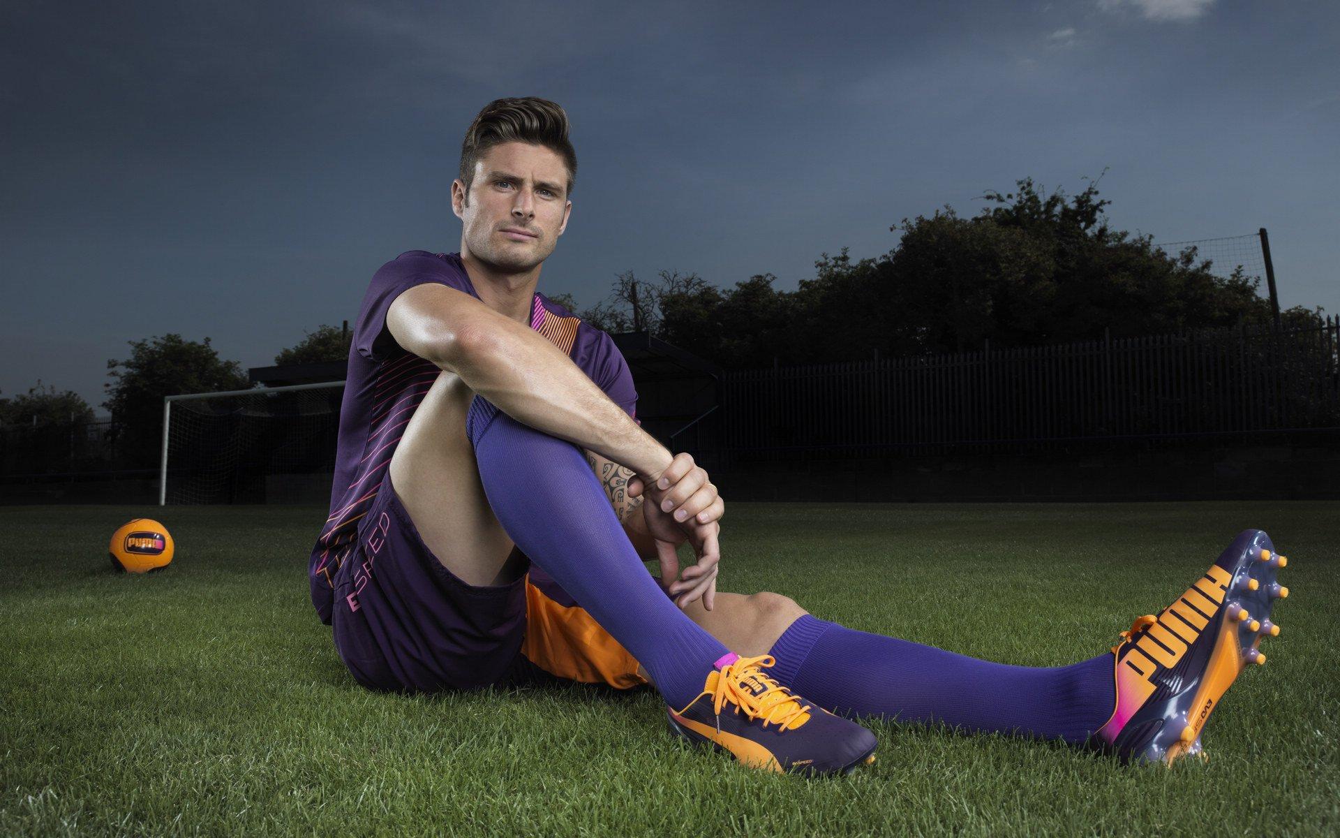 复古球衣拍摄现场，女足姑娘沉醉经典设计