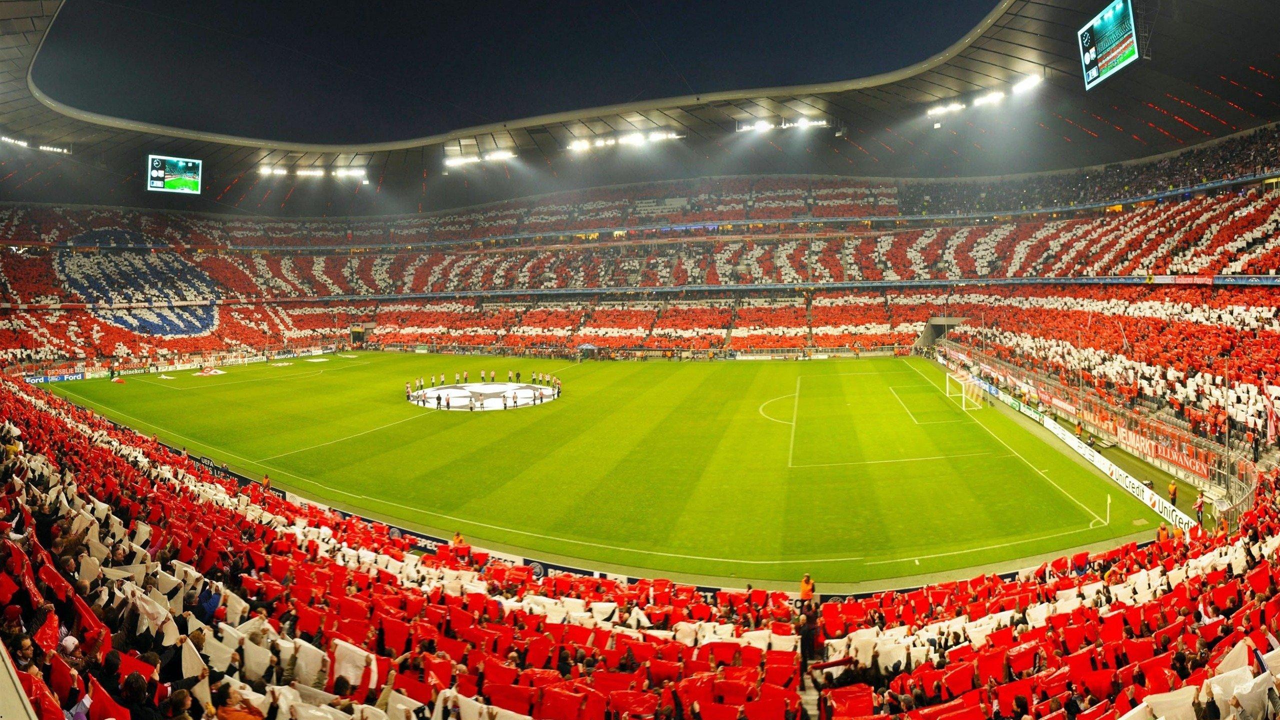 笑得合不拢嘴！哈里·凯恩终圆冠军梦，历史性时刻点燃绿茵场